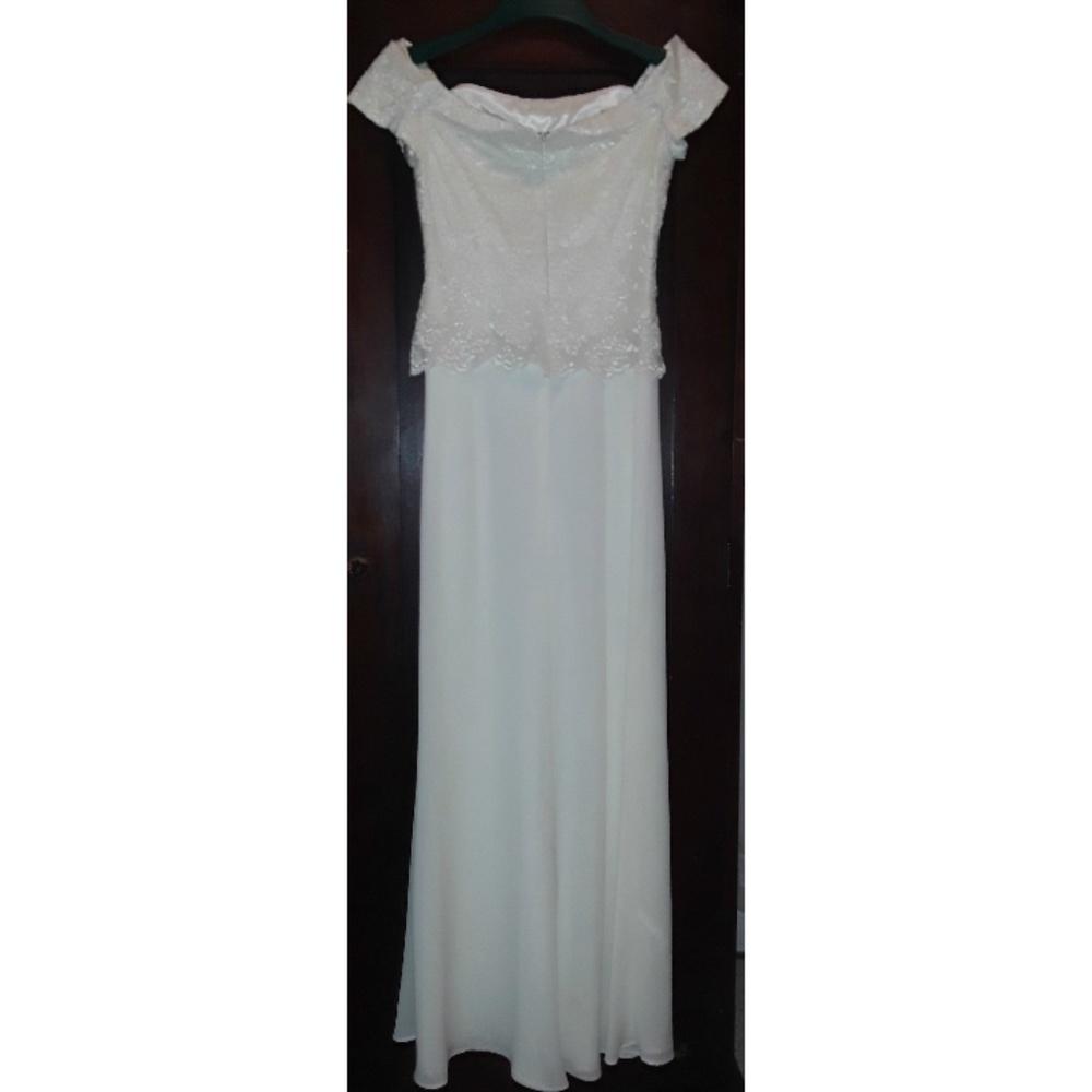 Off-White Cachet  Off-Shoulder Dress Size 4